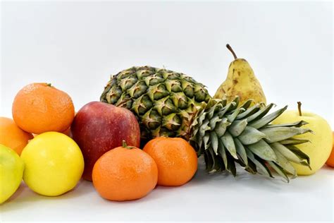 is a pineapple a citrus fruit? Delving into the Fruit Family's Diversity and Misconceptions